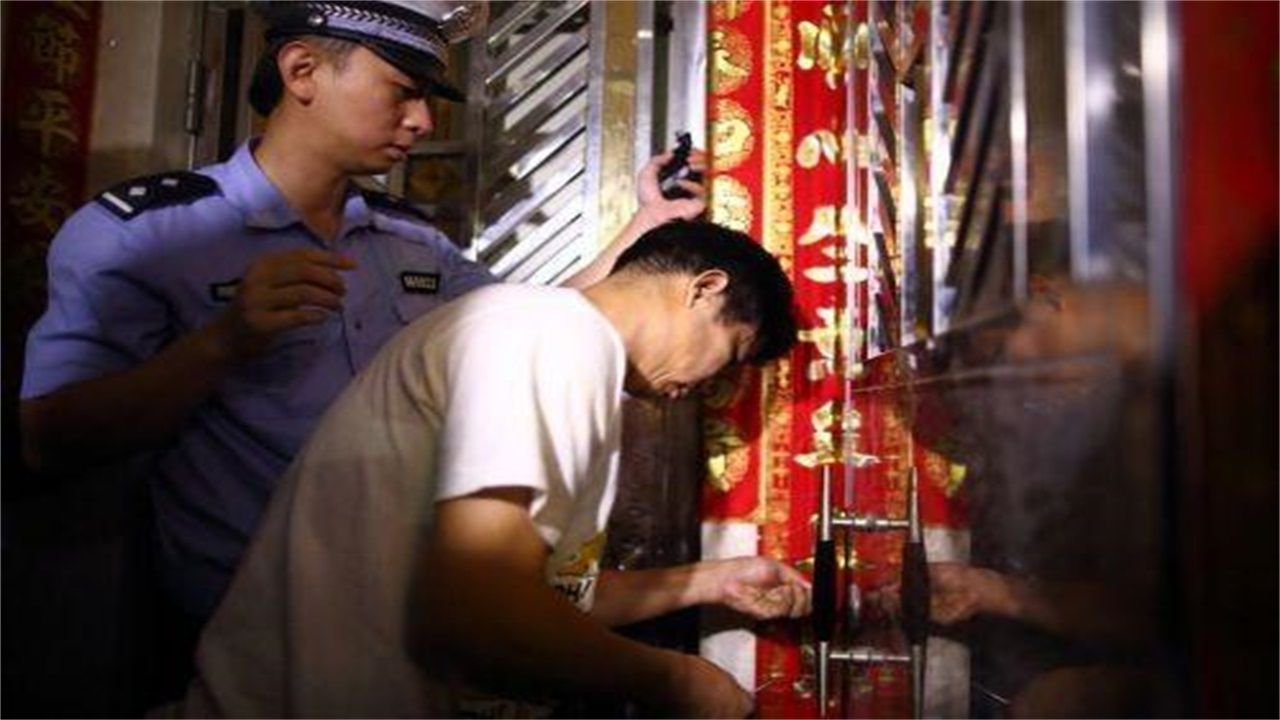 徐州请开锁师傅开了锁后，师傅为什么一般都不进门，就算主人请也不进去？